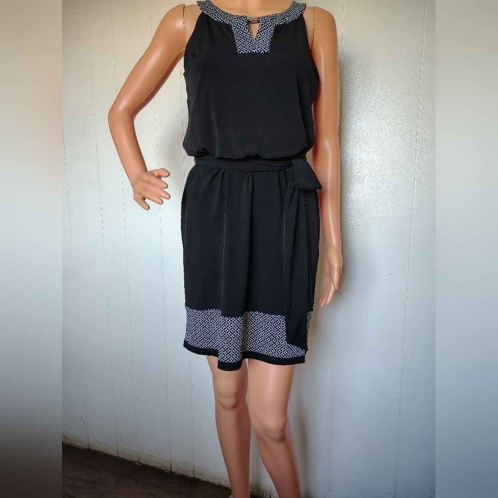 White House Black Market Black and White Sleeveless Dress Size XS.